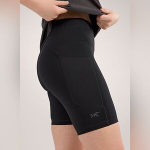 Arc’teryx Essent High-Rise Shorts (8" WOMEN'S)